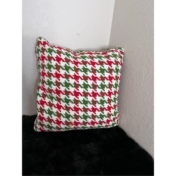 Crate&Barrel Other - Crate & Barrel Christmas green white red houndstooth pillow